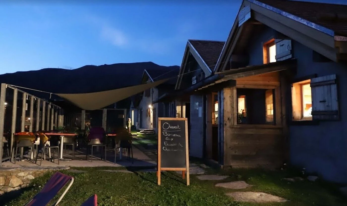 Gîte d'alpage Les Écuries de Charamillon, descente du col de Balme