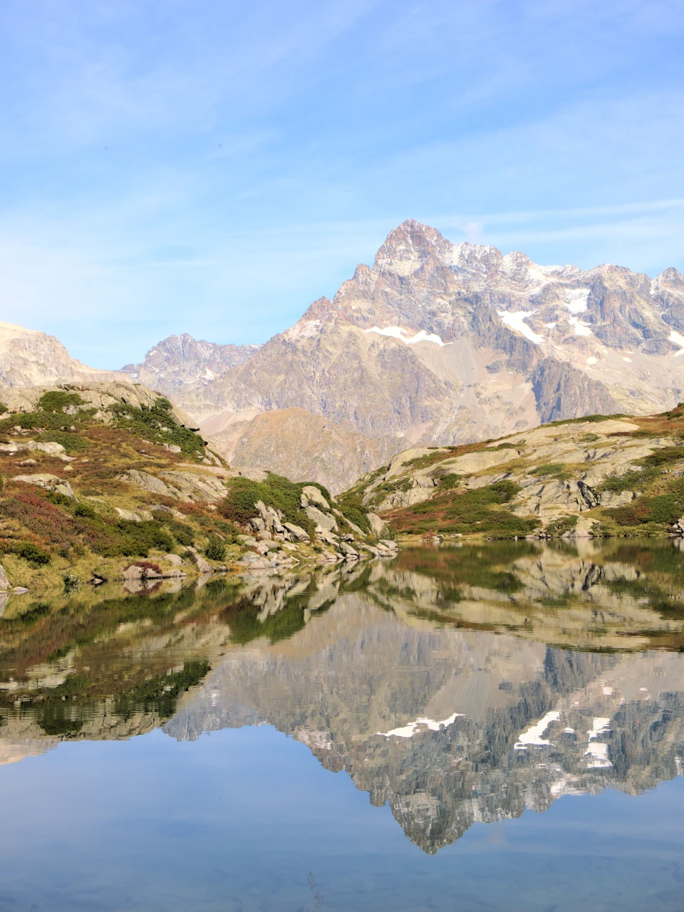 Reflet de l'Olan dans les lacs de Pétarel