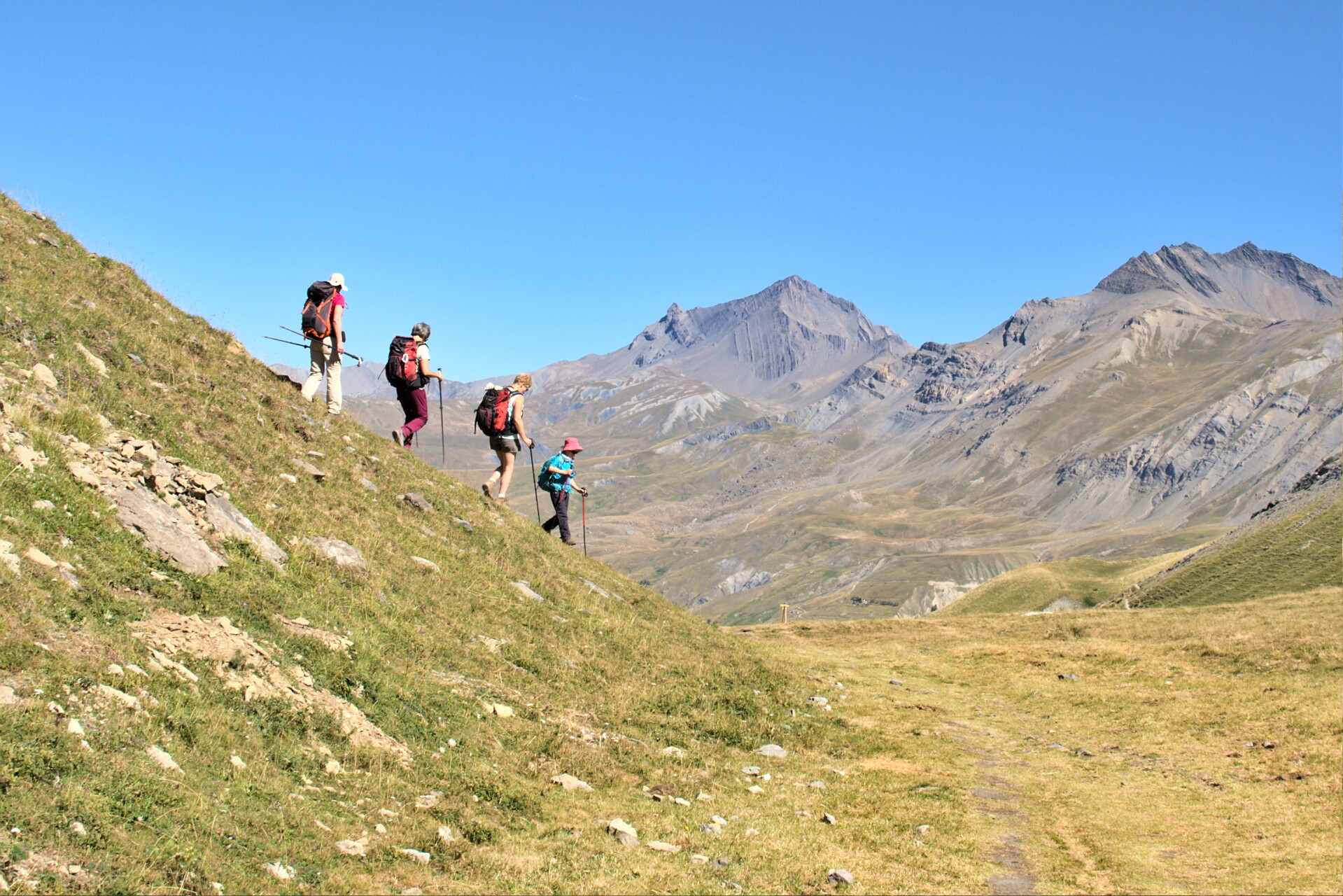 Altimood : Aventures immersives en montagne - Voyages sur mesure et en petit groupe - Trek, randonnée, raquettes