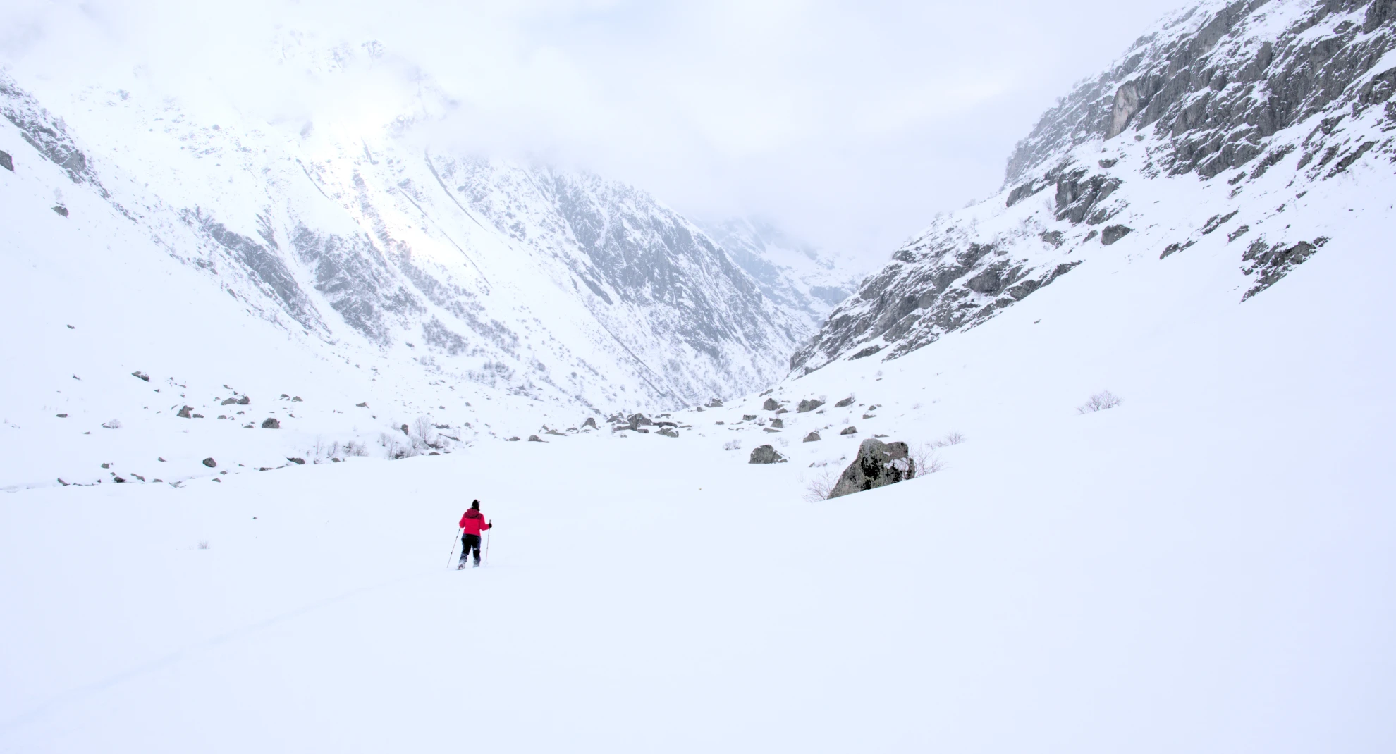 Raquettes à neige dans les Alpes : tout ce qu'il faut savoir pour débuter (choix, technique, conseils, destinations)