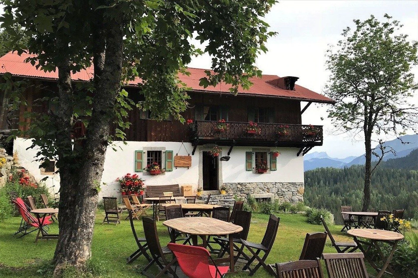Refuge de Nant Borrant au-dessus de Notre-Dame-de-la-Gorge