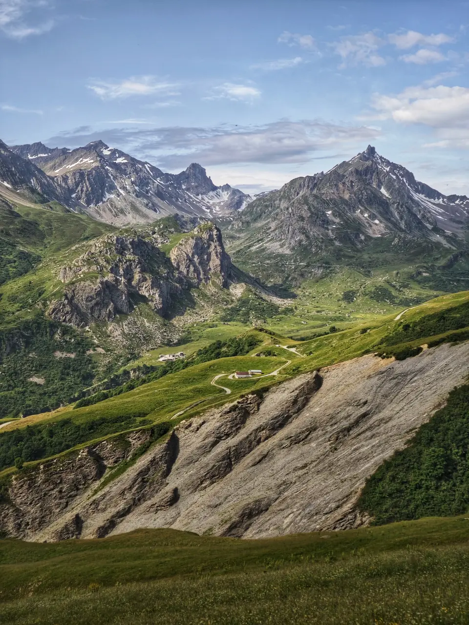 Vue sur le Col des Fours depuis le Refuge des Mottets - TMB